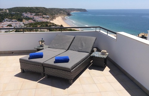 Salema Villa | Spacious, contemporary villa with sun roof, pool and balcony