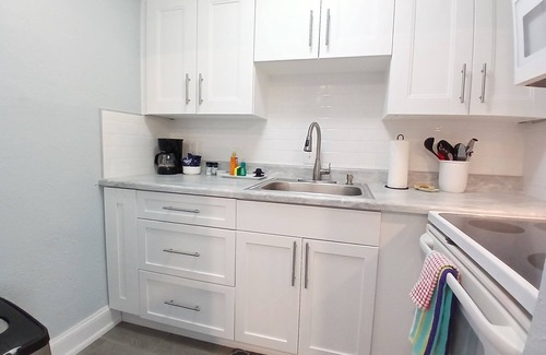 Bonita Shores Cottage | Spacious Cottage 1.5 Mi To Beach Kitchen W&D King Bed Dock On The Imperial River