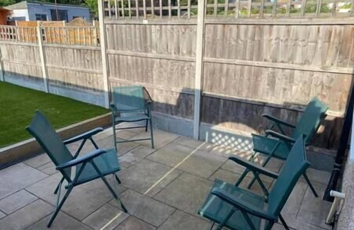Christchurch House | Spacious & Cozy 3 Bedroom Home in Bexleyheath