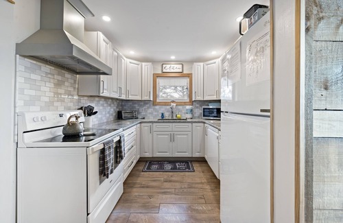 Jim Thorpe House | Spacious-Cozy Cabin-Jim Thorpe-Sauna-Game Room-Fireplace-Pool-Lake-Beach-Slopes