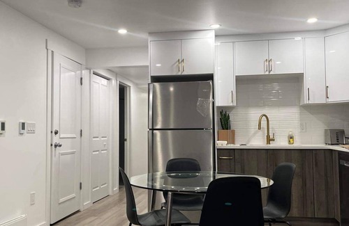 Symons Valley Apartment | Spacious Cozy Legal Basement Secondary Suite in NW