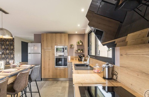 Granville Cottage | Spacious Detached Pavilion in Granville, Pets Welcome, Enclosed Garden, Parking