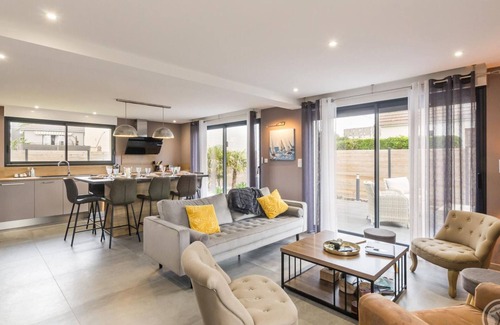 Granville Cottage | Spacious Detached Pavilion in Granville, Pets Welcome, Enclosed Garden, Parking