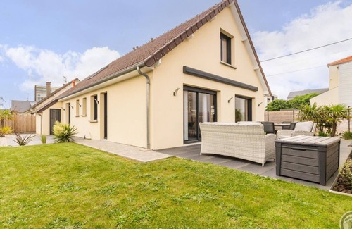 Granville Cottage | Spacious Detached Pavilion in Granville, Pets Welcome, Enclosed Garden, Parking