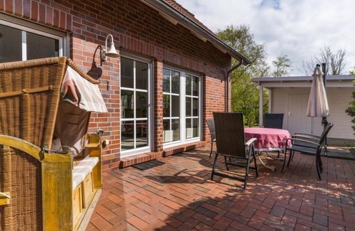 Borkum House | Spacious DHH with terrace/garden/top location on the south beach