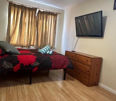 Custom House House | Spacious Double Room Near ExCeL London
