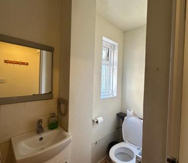 Custom House House | Spacious Double Room Near ExCeL London