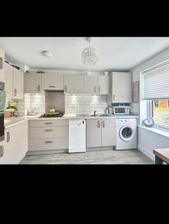 Colchester House | Spacious double room with king size bed