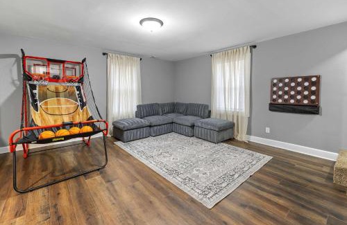 Indianapolis House | Spacious Downtown Retreat Near the Childrens Museum