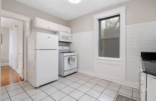 Richmond Heights House | Spacious Duplex - Quiet Neighborhood, Pet Friendly