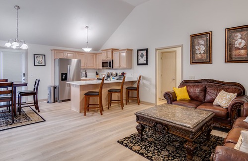 St. Joseph House | Spacious duplex home in St. Joseph, MO