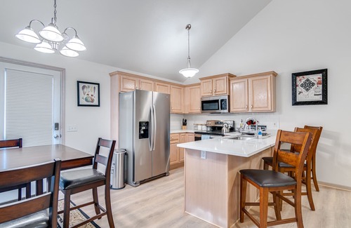 St. Joseph House | Spacious duplex home in St. Joseph, MO