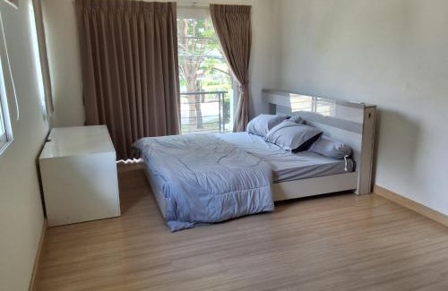 Bang Prok House | Spacious Entire House with shared Fitness Room and Shared Indoor Pool in club