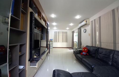 Bang Prok House | Spacious Entire House with shared Fitness Room and Shared Indoor Pool in club