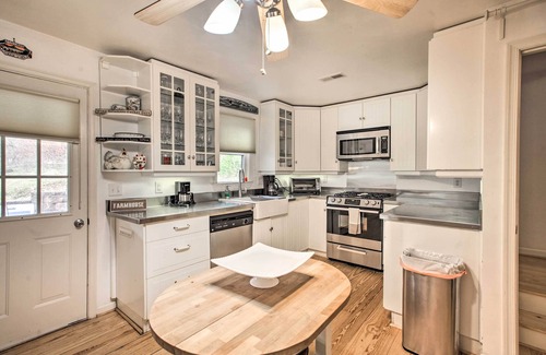 Faber Cottage | Spacious Faber Home w/Yard, Steps to Winery!
