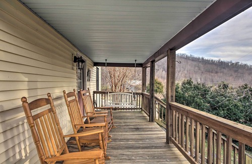 Faber Cottage | Spacious Faber Home w/Yard, Steps to Winery!