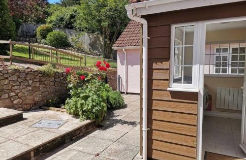 Porlock House | Spacious family & dog friendly home from home with sea views and private garden