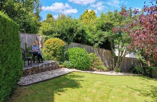Porlock House | Spacious family & dog friendly home from home with sea views and private garden