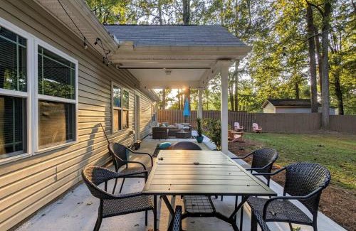 Hidden Valley House | Spacious Family Friendly Home with Large Fenced in Yard