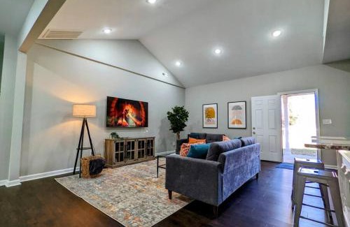 Hidden Valley House | Spacious Family Friendly Home with Large Fenced in Yard