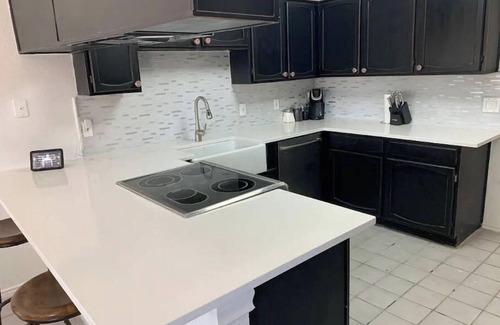 Keller House | Spacious Family Friendly Retreat Centrally Located with Big Backyard