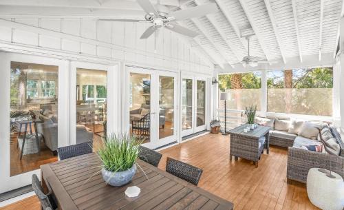 Saint Helena Island House | Spacious Family Getaway with Resort Amenities, Guest Cards and Golf Cart Included!
