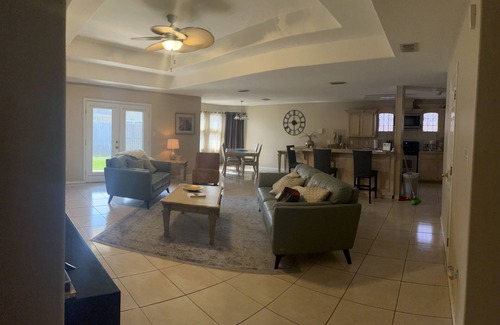 Pharr House | Spacious Family Home