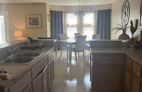 Pharr House | Spacious Family Home