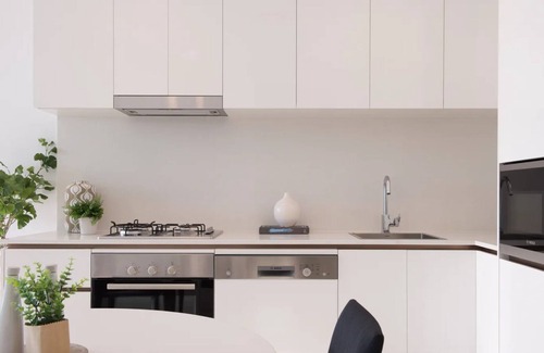Fortitude Valley Apartment | Spacious Family Oasis with Pool Free Car Park near Brisbane CBD
