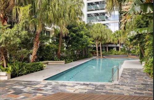 Fortitude Valley Apartment | Spacious Family Oasis with Pool Free Car Park near Brisbane CBD