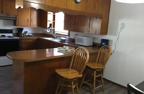 Alpine House | Spacious Family Retreat - weekly and monthly discounts