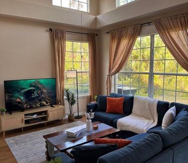 Windwood Bay House | Spacious Family Retreat with Pool, 15 Min to Disney and Parks