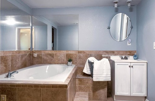 Oak Hill House | Spacious Family-sized Home in Central Location