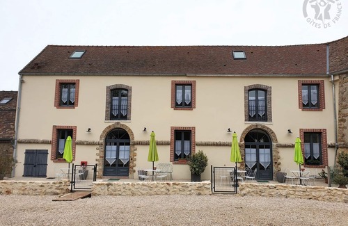 Mareil-le-Guyon Cottage | Spacious Farmhouse Retreat: 5BR, Modern Kitchen, Near Versailles, Normandie, with Internet & Parking