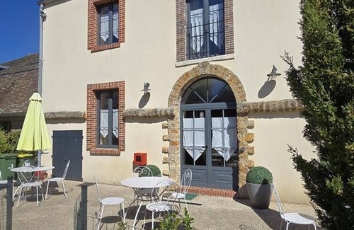 Mareil-le-Guyon Cottage | Spacious Farmhouse Retreat: 5BR, Modern Kitchen, Near Versailles, Normandie, with Internet & Parking