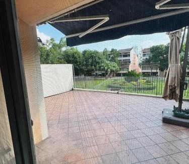 Islands District Apartment | Spacious flat in Discovery bay!