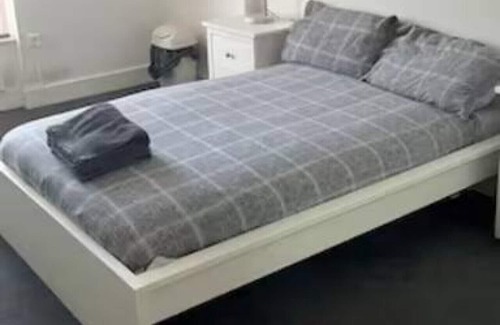 Stockwell Apartment | Spacious flat in Clapham Road