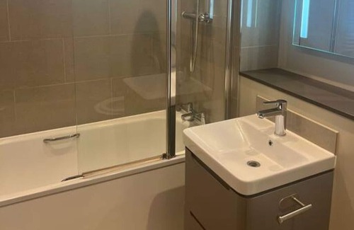 Stockwell Apartment | Spacious flat in Clapham Road