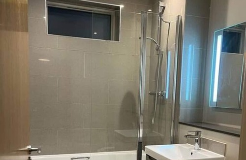 Stockwell Apartment | Spacious flat in Clapham Road