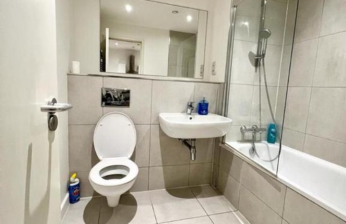 Fairfield Apartment | Spacious Flat in West Croydon
