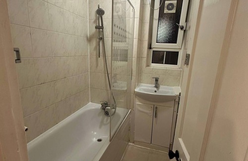 Bethnal Green Apartment | Spacious Flat - Sleeps 6 - Heart of London