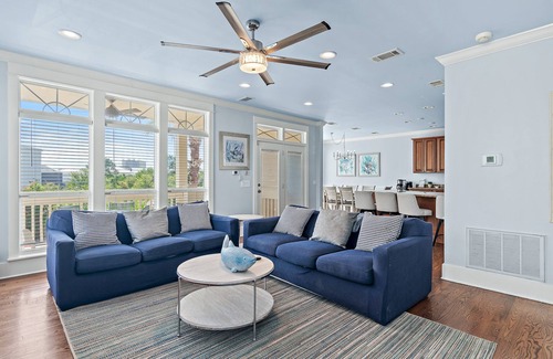 Emerald Waters Village House | Spacious, Fooseball, Air Hockey, Arcade Games, X-box,Hot tub, Free Golf Cart