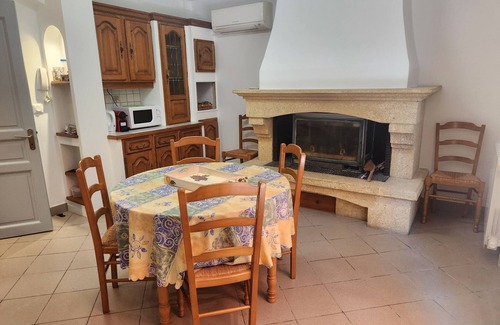 Saint-Chinian Villa | Spacious, fully renovated villa with large terraces, garden and barbecue.