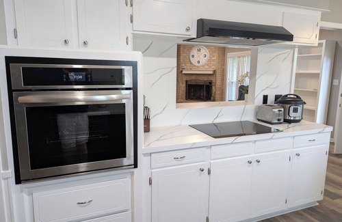 Friendswood House | Spacious, Fully Remodeled Retreat in Family Friendly Friendswood
