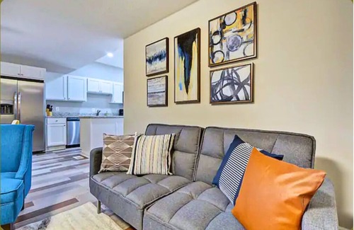Near Northside House | Spacious Fully Renovated 6BR/3BA Townhome!