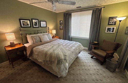 Winter Garden House | Spacious garage apartment in Winter Garden that sleeps four.