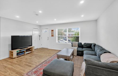 Woodbridge House | Spacious Getaway Near DC & Potomac River home