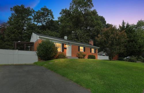 Woodbridge House | Spacious Getaway Near DC & Potomac River home