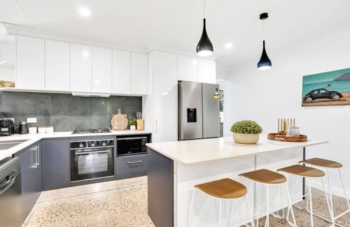 Aeroglen Apartment | Spacious Ground-Floor Escape: Your Private 3-Bedroom Getaway Near Nature & Local Attractions