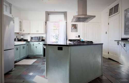 Shaw House | Spacious + Historic 3-story Home Private Driveway Sleeps 16 Convenient Location!